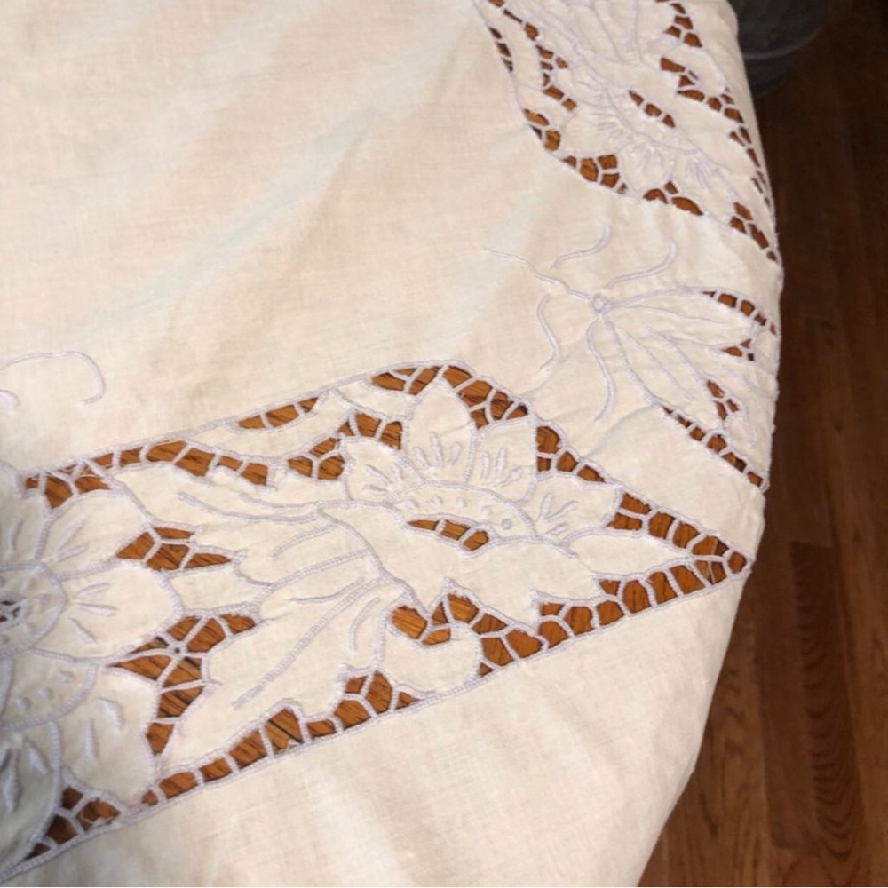 Flower Round Tablecloth Purple Embroidered Table Cloth Home Kitchen Table Decora - Picture 8 of 11